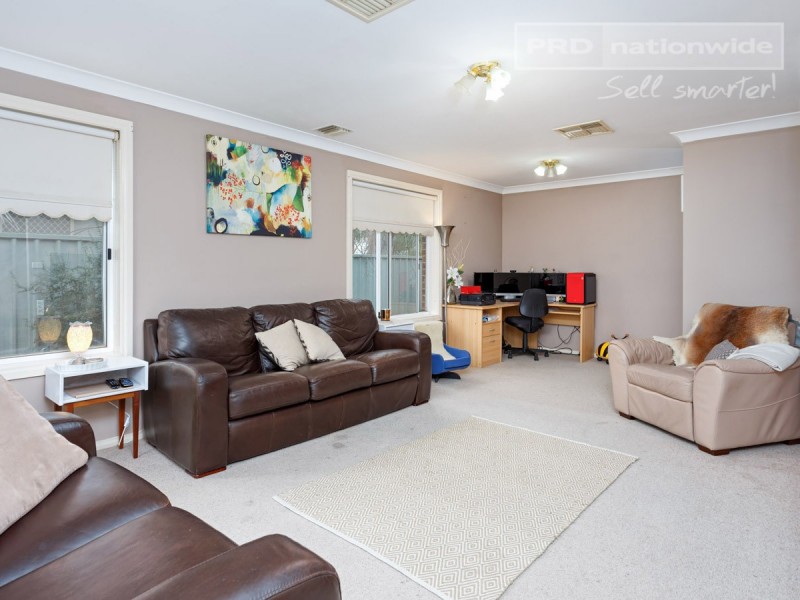 5 Jarrah Place, Glenfield Park NSW 2650