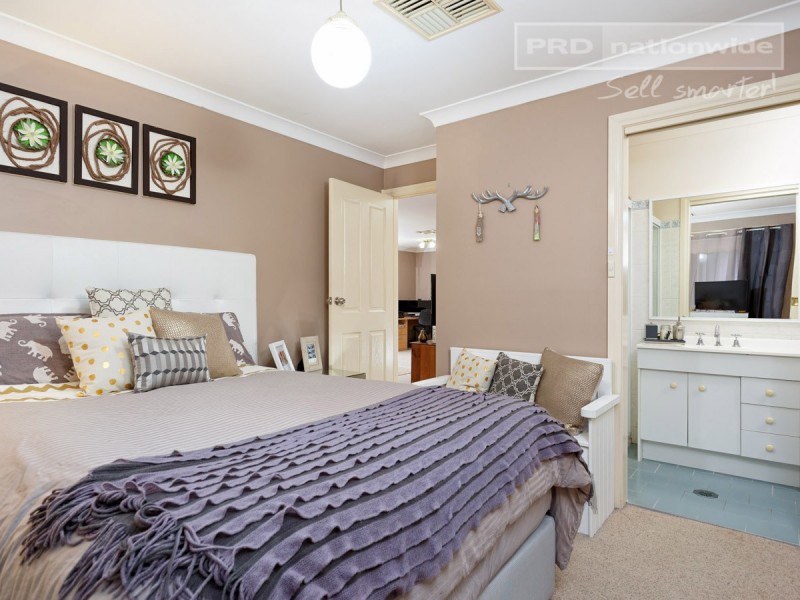 5 Jarrah Place, Glenfield Park NSW 2650