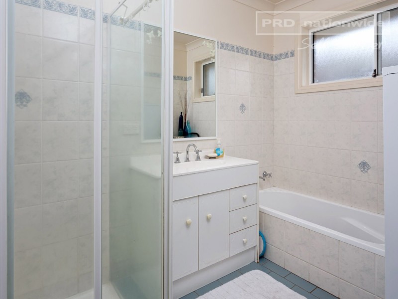 5 Jarrah Place, Glenfield Park NSW 2650