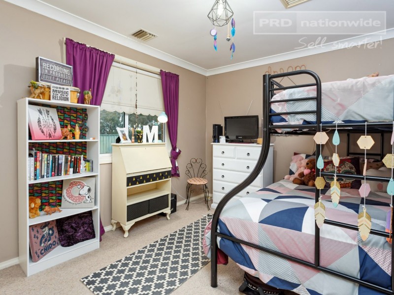 5 Jarrah Place, Glenfield Park NSW 2650