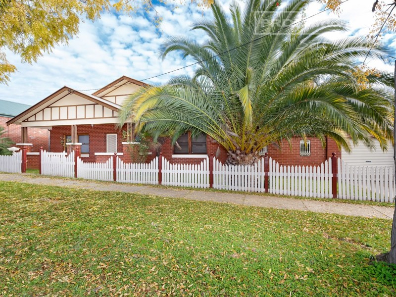 2A Trevor Street, Turvey Park NSW 2650