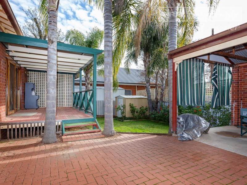 2A Trevor Street, Turvey Park NSW 2650