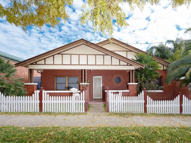 2A Trevor Street, Turvey Park NSW 2650