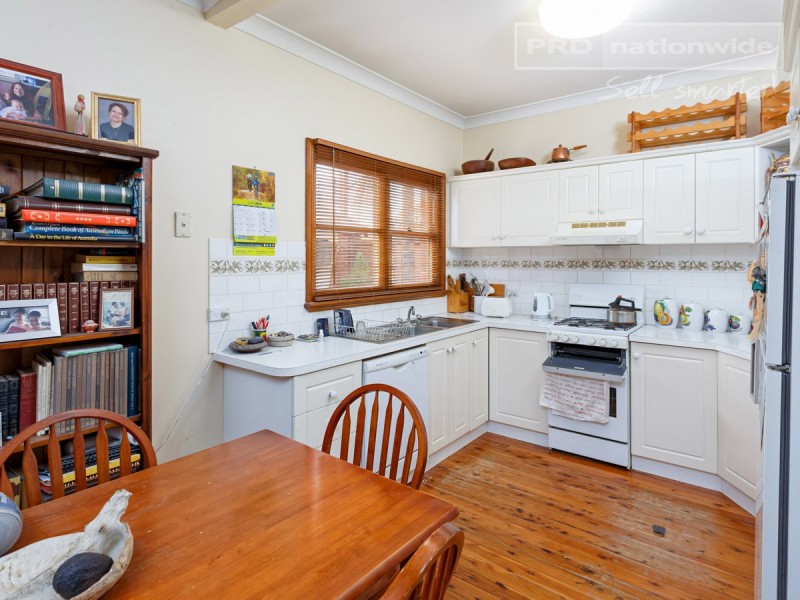 2A Trevor Street, Turvey Park NSW 2650