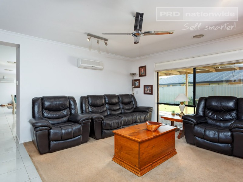 7 Walla Place, Glenfield Park NSW 2650