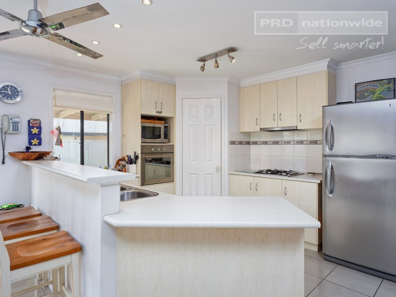 7 Walla Place, Glenfield Park NSW 2650