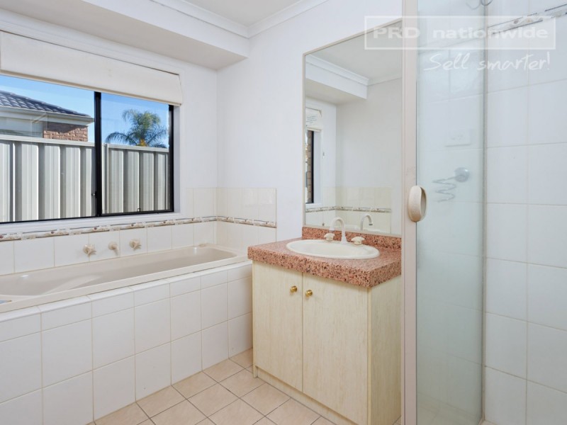 7 Walla Place, Glenfield Park NSW 2650