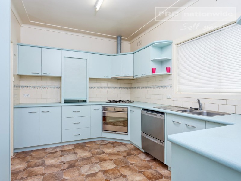 49 Kilpatrick Street, Kooringal NSW 2650