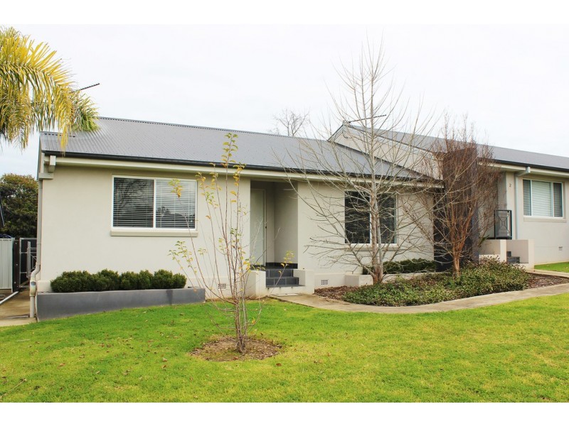 3/2 Cochrane Street, Kooringal NSW 2650