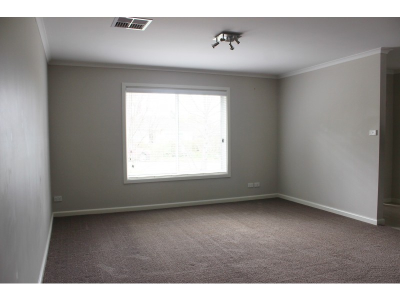 3/2 Cochrane Street, Kooringal NSW 2650