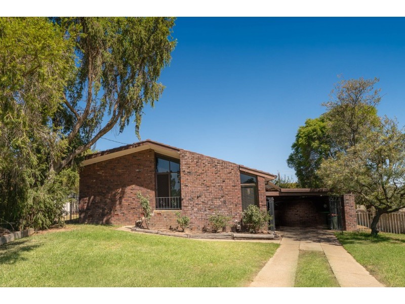 5 Falcon Place, Kooringal NSW 2650