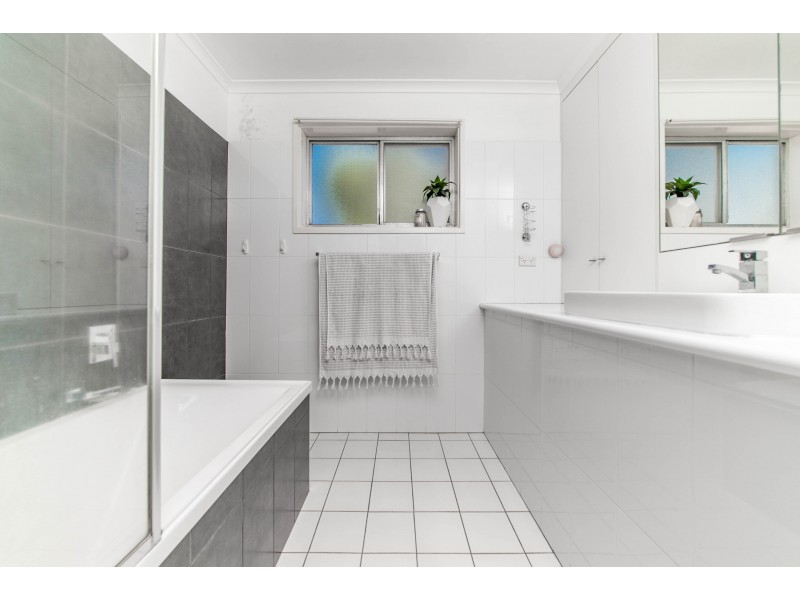 5 Falcon Place, Kooringal NSW 2650