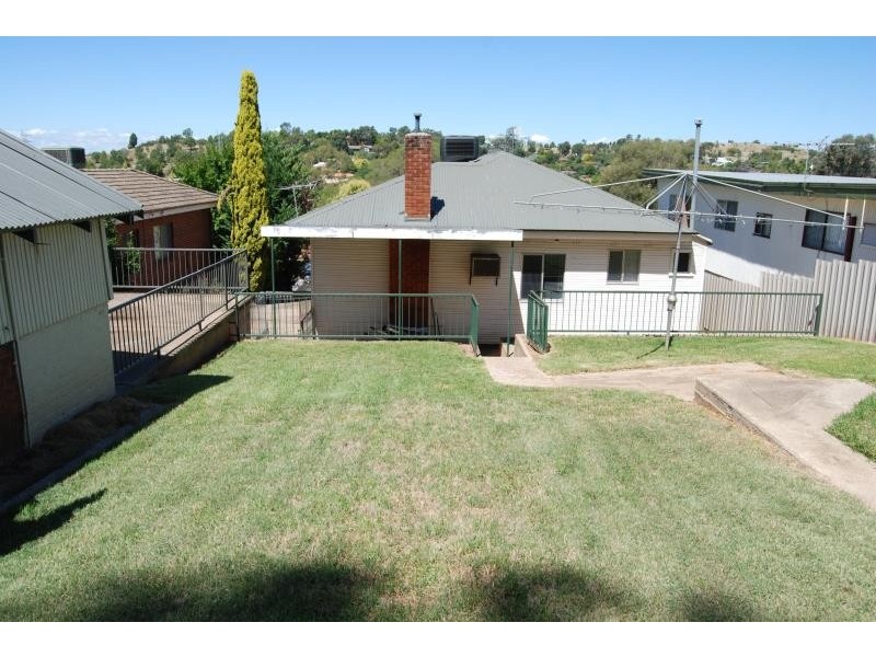 34 Warrawong Street, Kooringal NSW 2650