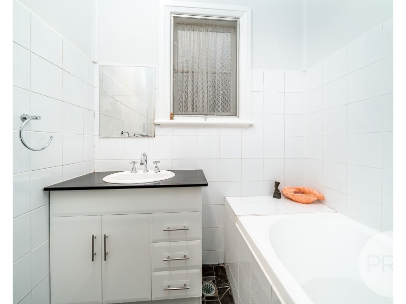 26 Flinders Street, Turvey Park NSW 2650