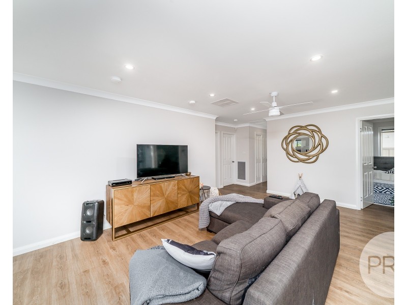 41 Deakin Avenue, Lloyd NSW 2650