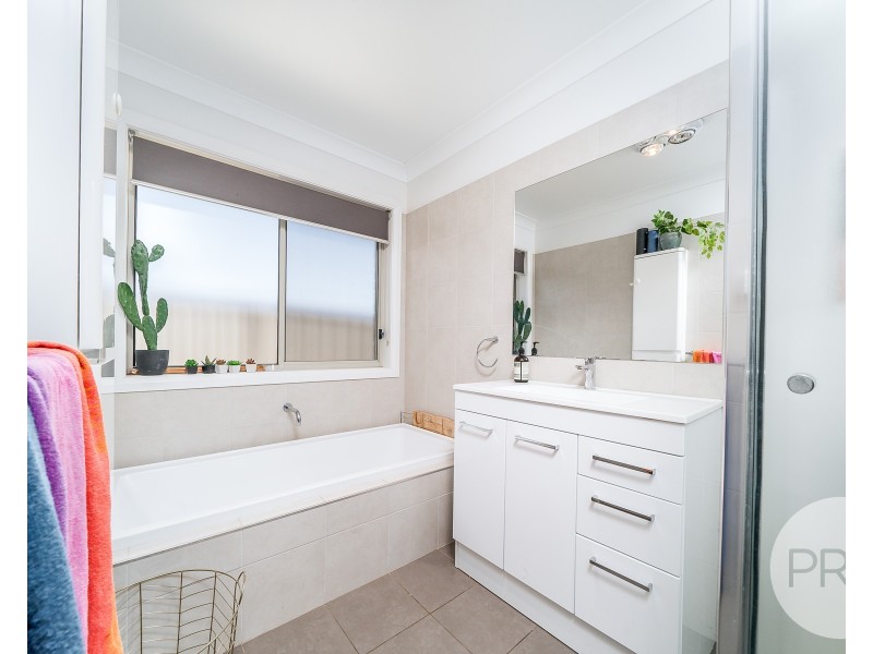 41 Deakin Avenue, Lloyd NSW 2650