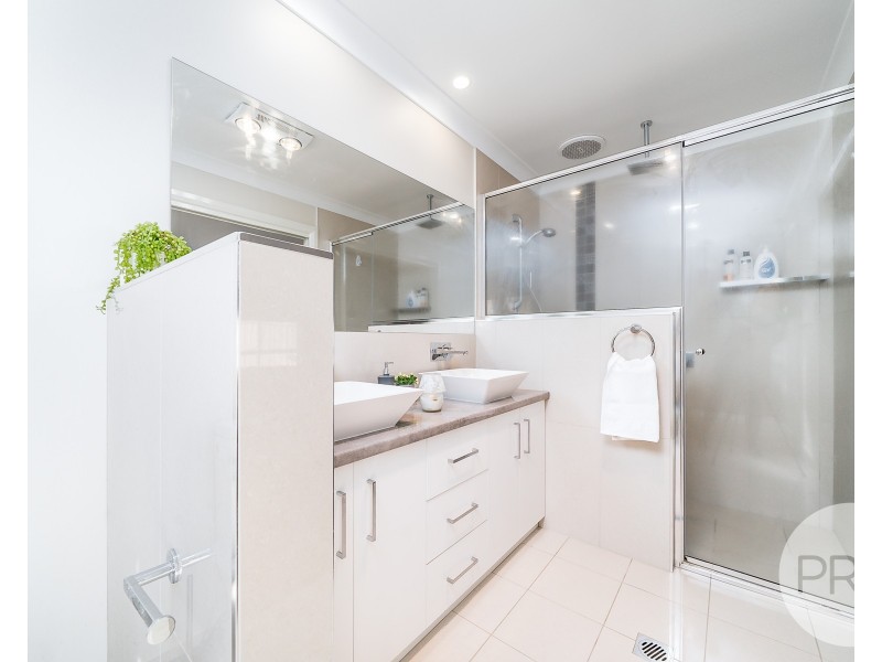 27 Chang Avenue, Lloyd NSW 2650