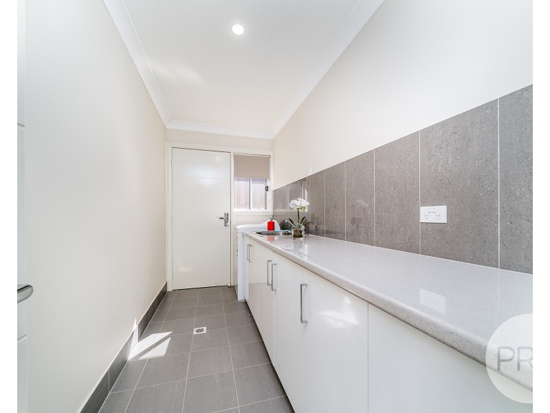 27 Chang Avenue, Lloyd NSW 2650