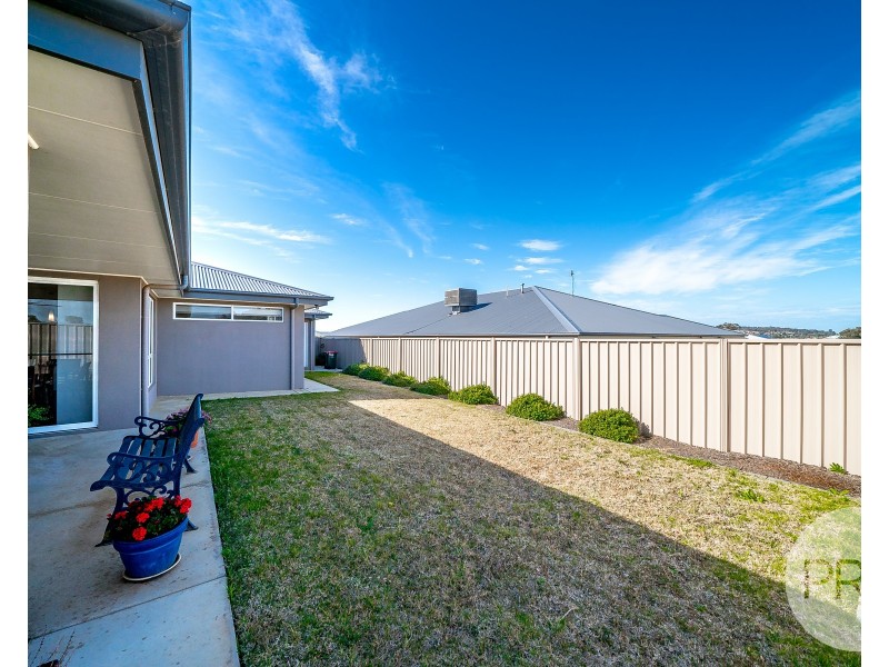 27 Chang Avenue, Lloyd NSW 2650