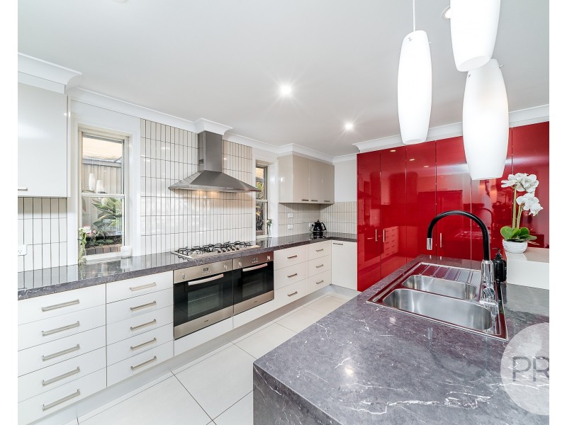 54 Allambie Way, Mount Austin NSW 2650