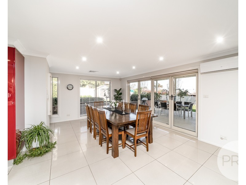 54 Allambie Way, Mount Austin NSW 2650