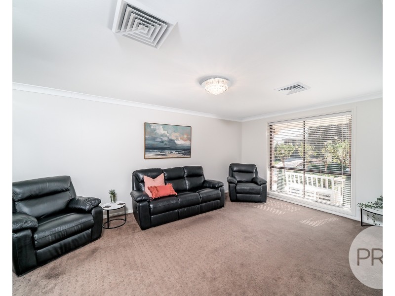 54 Allambie Way, Mount Austin NSW 2650