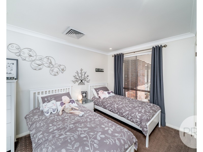 54 Allambie Way, Mount Austin NSW 2650