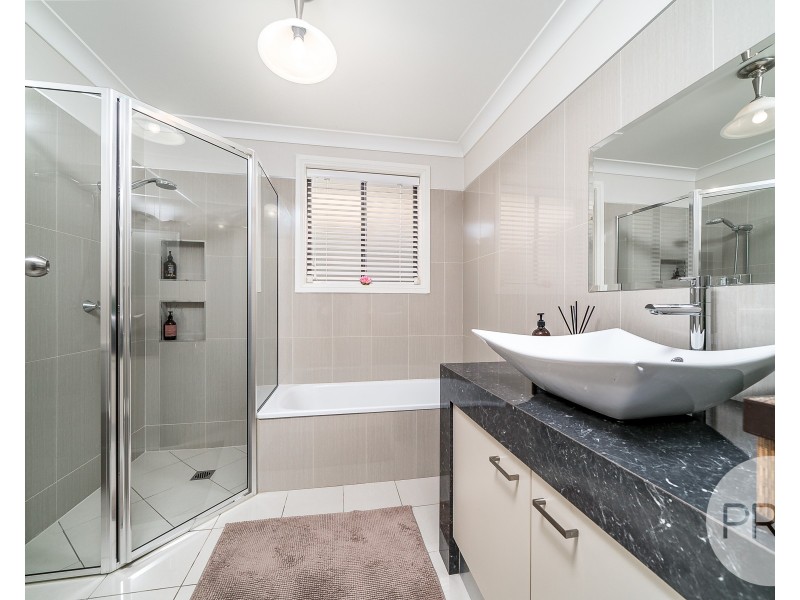 54 Allambie Way, Mount Austin NSW 2650