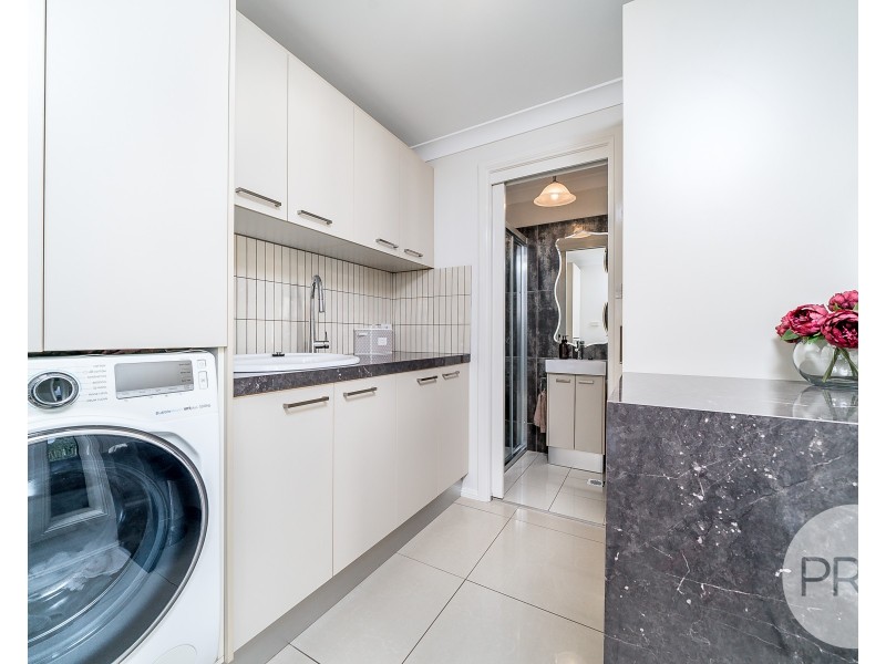 54 Allambie Way, Mount Austin NSW 2650