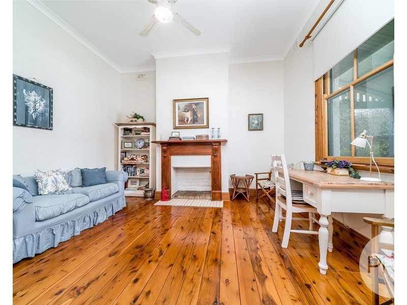 98 Crampton Street, Wagga Wagga NSW 2650