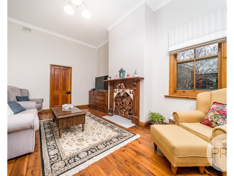 98 Crampton Street, Wagga Wagga NSW 2650