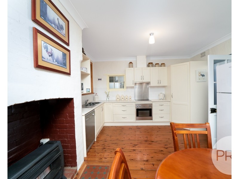 98 Crampton Street, Wagga Wagga NSW 2650