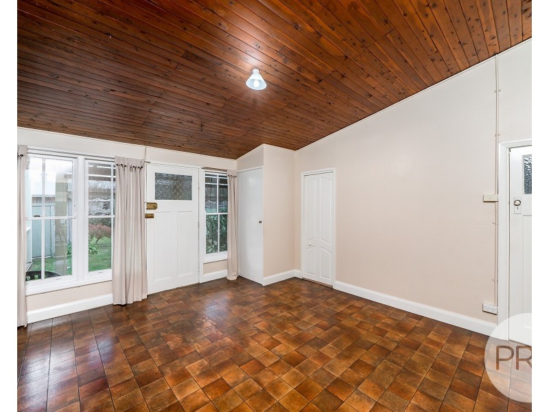 73 Simmons Street, Wagga Wagga NSW 2650