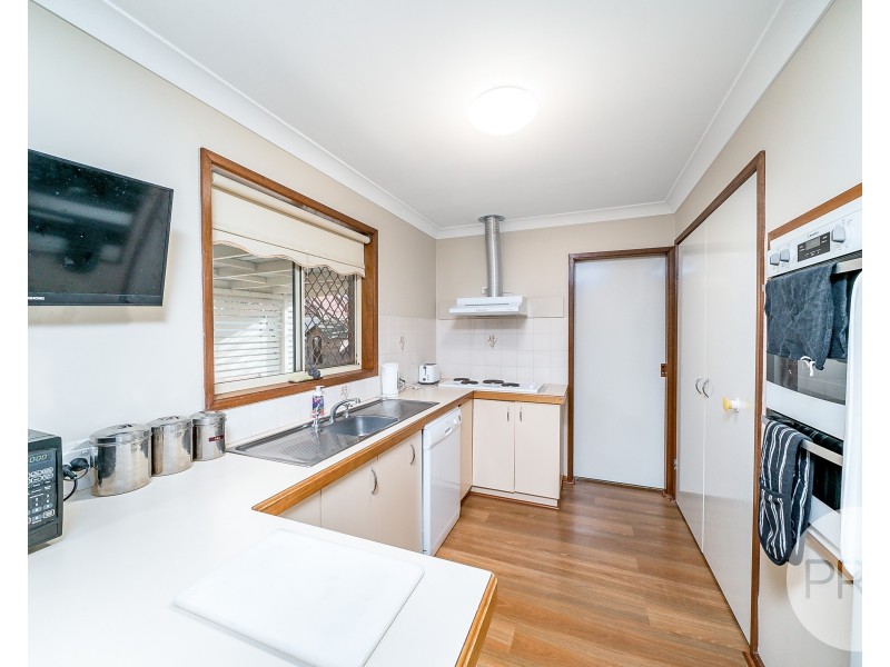 11 Bamarook Crescent, Glenfield Park NSW 2650