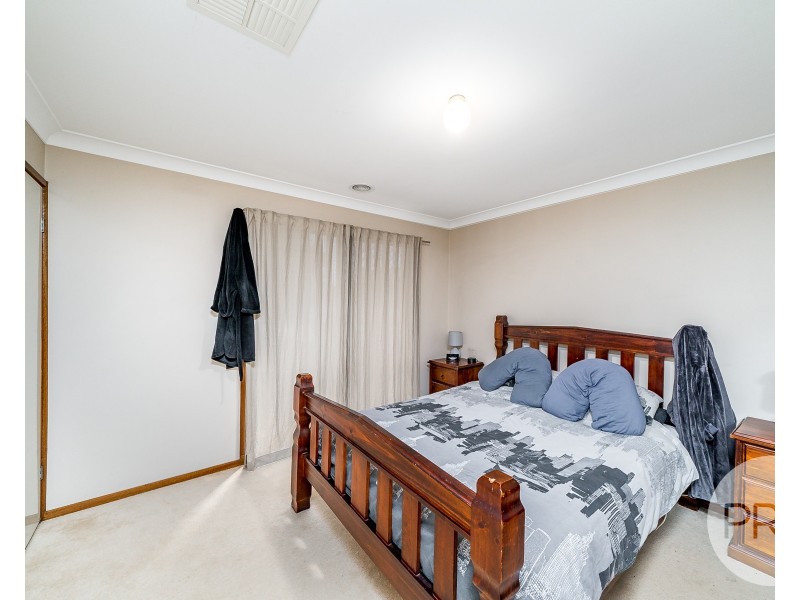 11 Bamarook Crescent, Glenfield Park NSW 2650