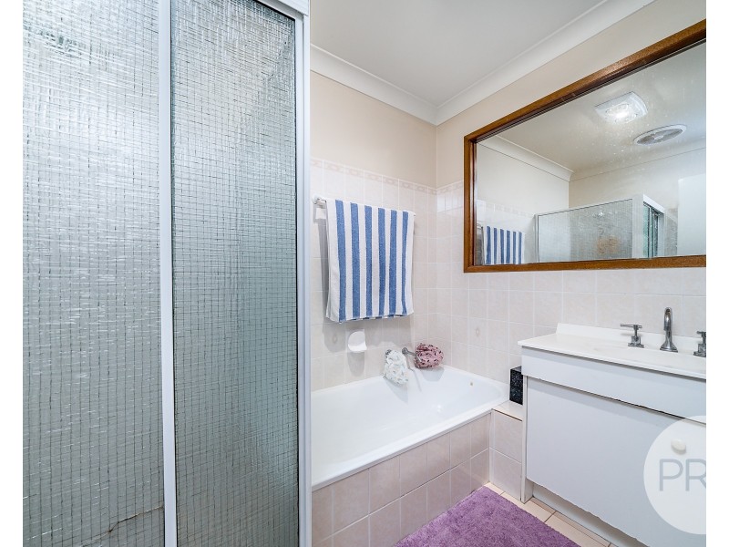 11 Bamarook Crescent, Glenfield Park NSW 2650