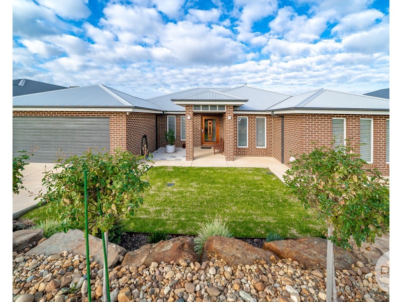 11 Whitten Avenue, Boorooma NSW 2650