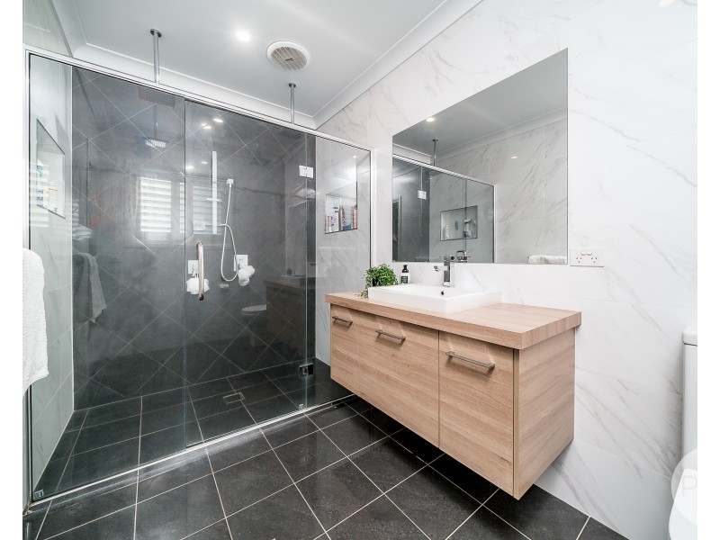 11 Whitten Avenue, Boorooma NSW 2650