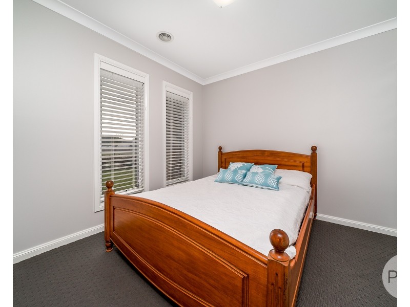 11 Whitten Avenue, Boorooma NSW 2650