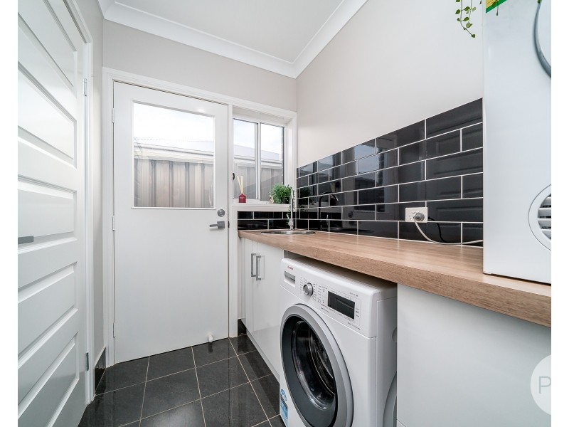 11 Whitten Avenue, Boorooma NSW 2650