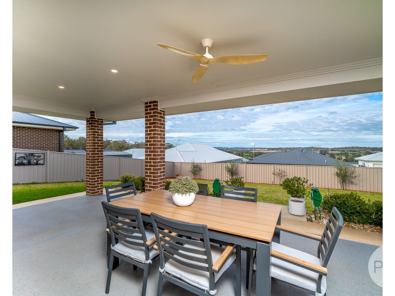 11 Whitten Avenue, Boorooma NSW 2650