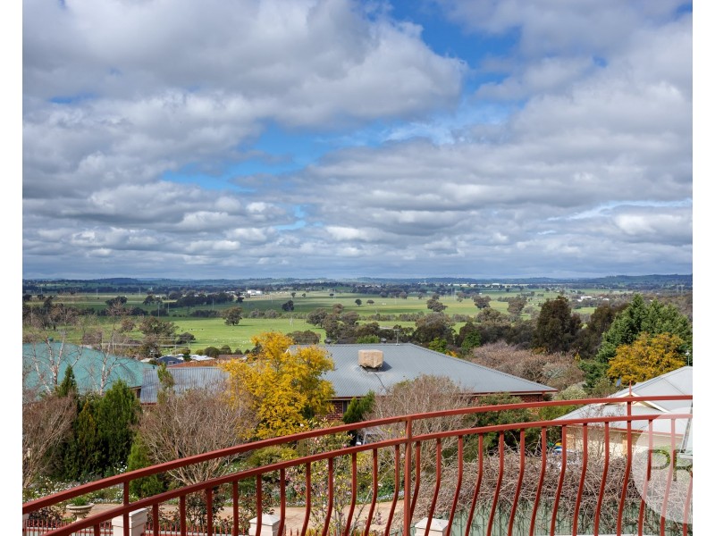 11 Stellway Close, Kooringal NSW 2650