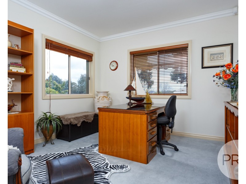 11 Stellway Close, Kooringal NSW 2650