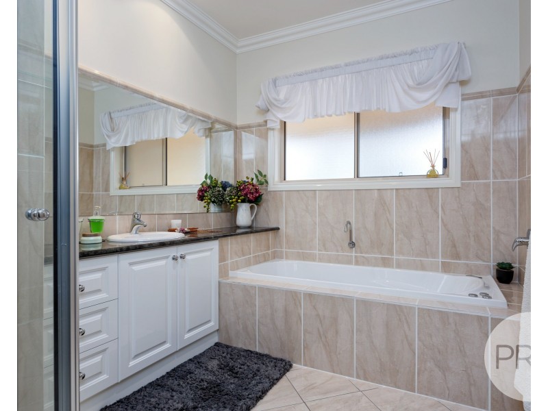 11 Stellway Close, Kooringal NSW 2650