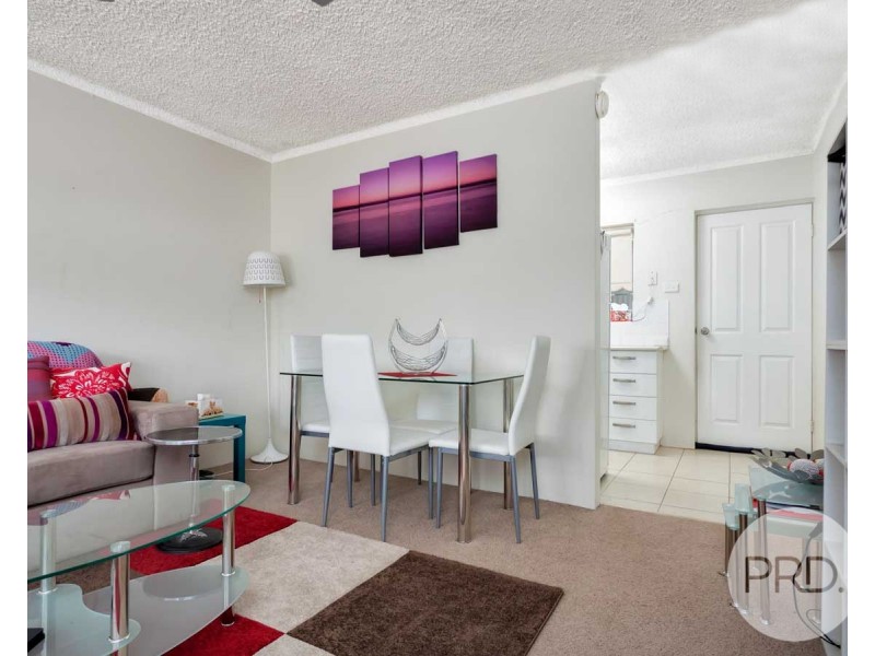 2/17 Cochrane Street, Kooringal NSW 2650