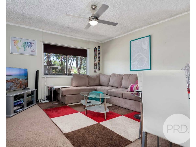 2/17 Cochrane Street, Kooringal NSW 2650