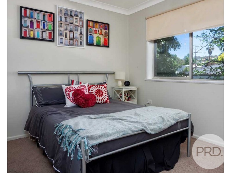 2/17 Cochrane Street, Kooringal NSW 2650