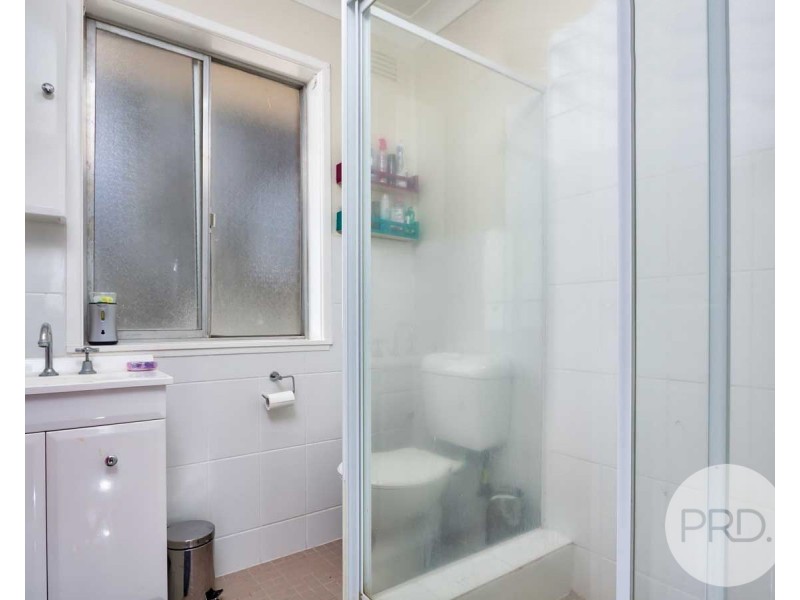 2/17 Cochrane Street, Kooringal NSW 2650