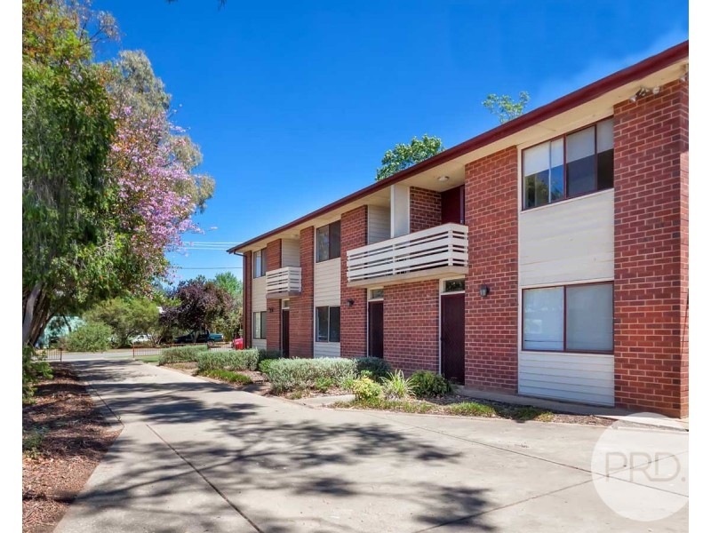 2/17 Cochrane Street, Kooringal NSW 2650