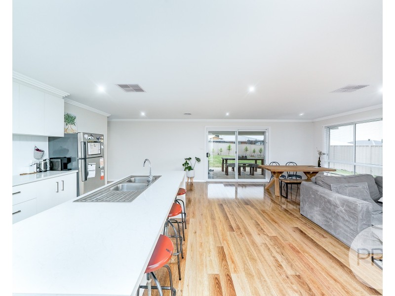 14 Charlton Street, Boorooma NSW 2650